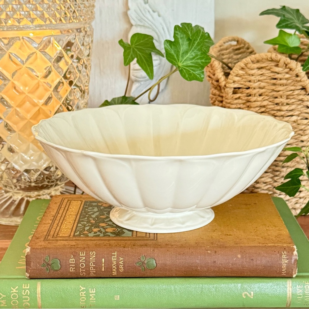 Vintage Lenox Lotus Collection,Gold Mark 8" Footed Creamy White Serving Bowl - Picture 2 of 7